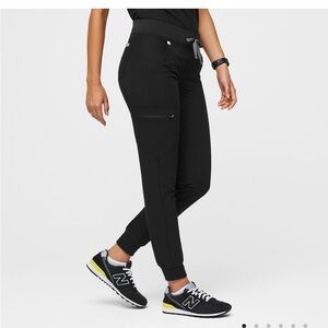 Black women’s Fig jogger scrubs